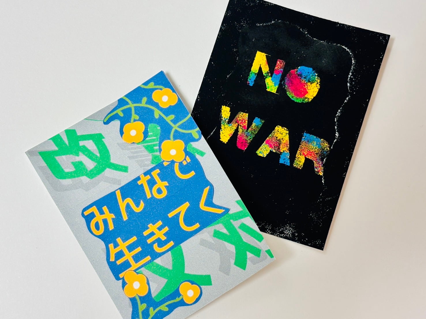 『NO WAR』と『みんなで生きてく』のメッセージカード2枚